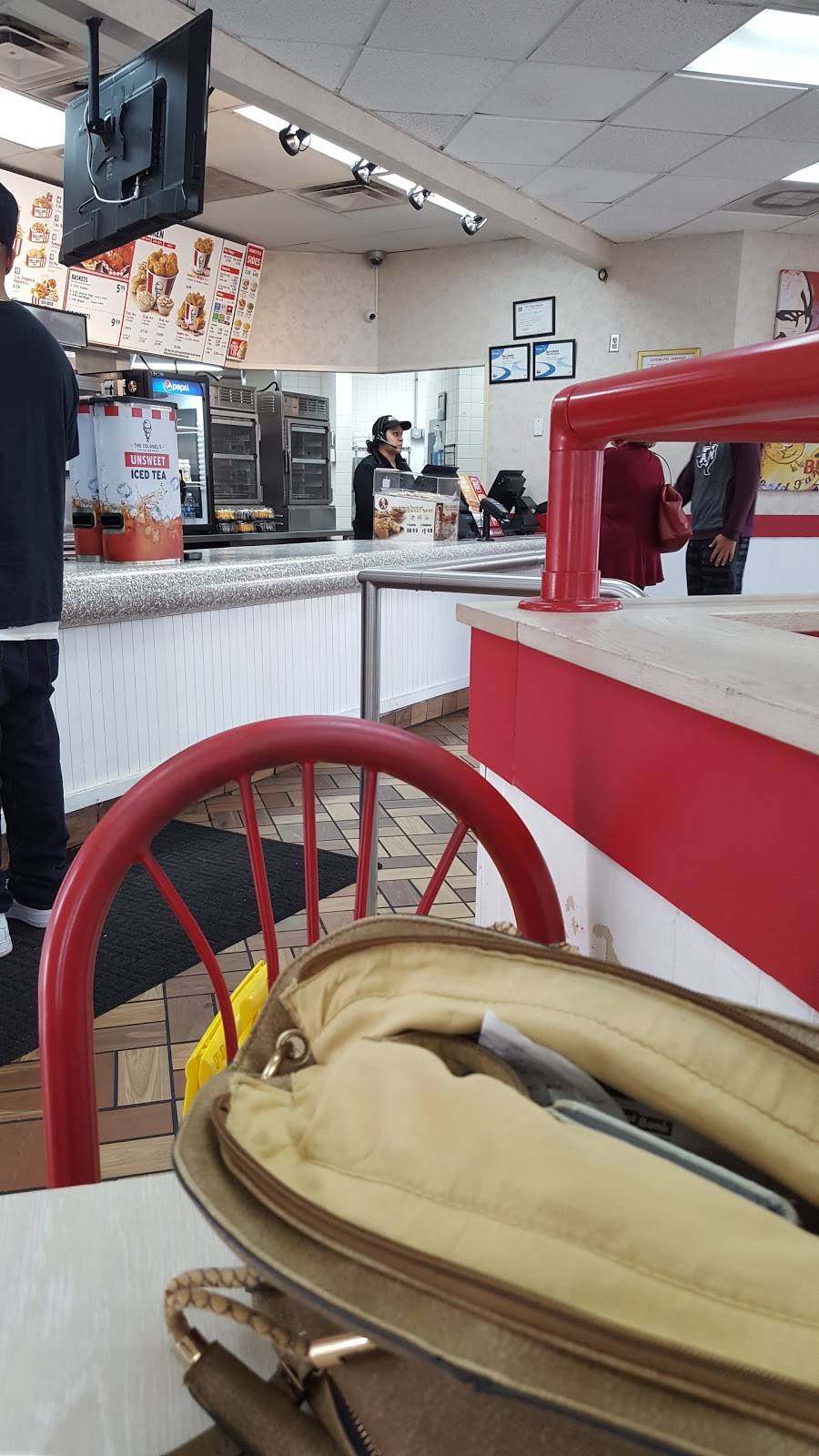 KFC | restaurant | 1516 Teasley Ln, Denton, TX 76205, USA | 9402438425 OR +1 940-243-8425