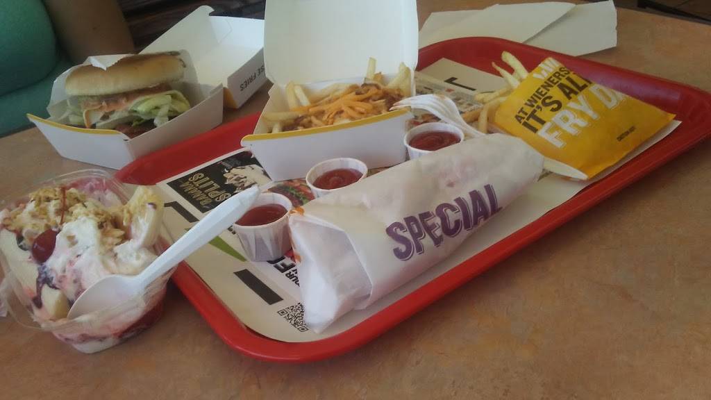 Wienerschnitzel | restaurant | 120 S Clovis Ave, Fresno, CA 93727, USA | 5592519347 OR +1 559-251-9347