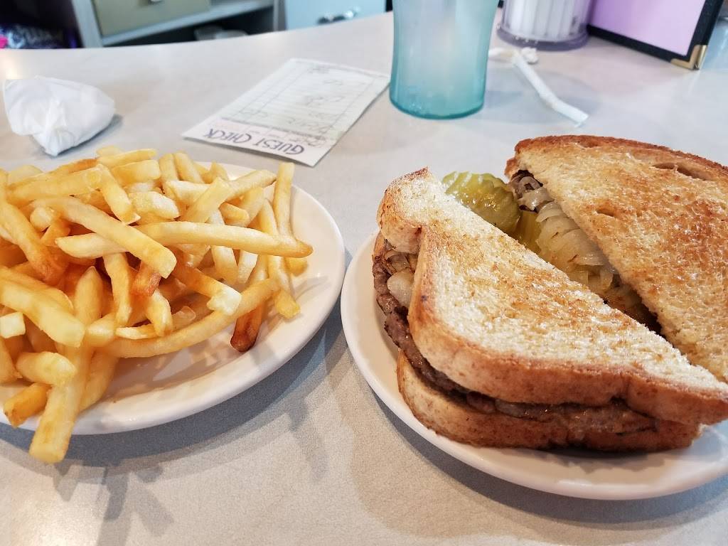 Schulzs Restaurant | restaurant | 1644 Calumet Dr, Sheboygan, WI 53081, USA | 9204521880 OR +1 920-452-1880