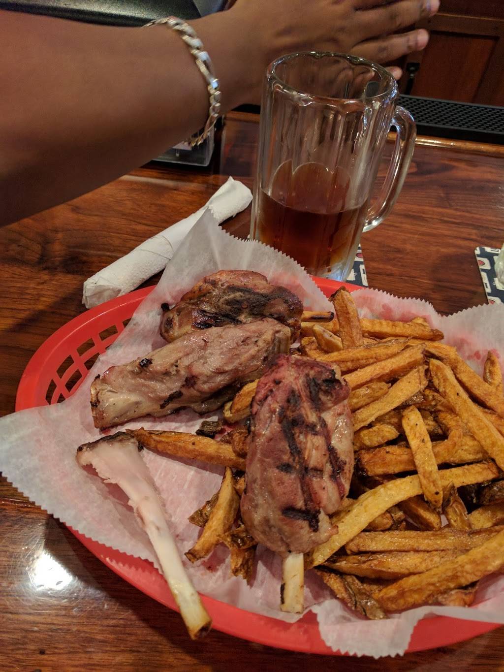 Guss Bar & BBQ, LLC | restaurant | 930 Middleway Pike, Inwood, WV 25428, USA | 3048850080 OR +1 304-885-0080