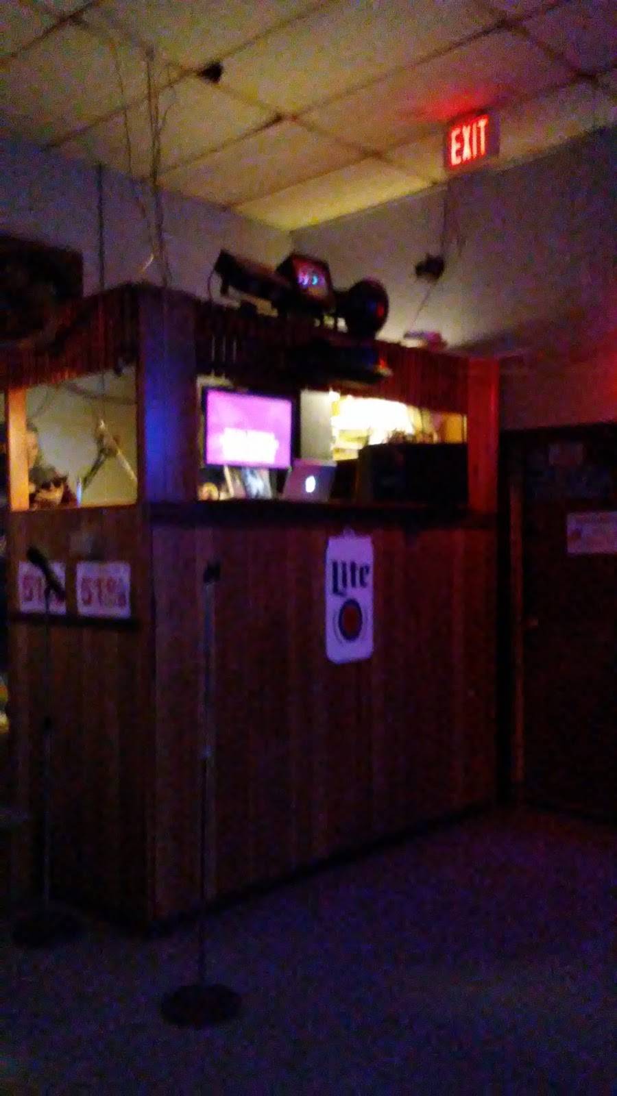 The Silver Dollar | restaurant | 10410 Dyer St a, El Paso, TX 79924, USA | 9158218471 OR +1 915-821-8471