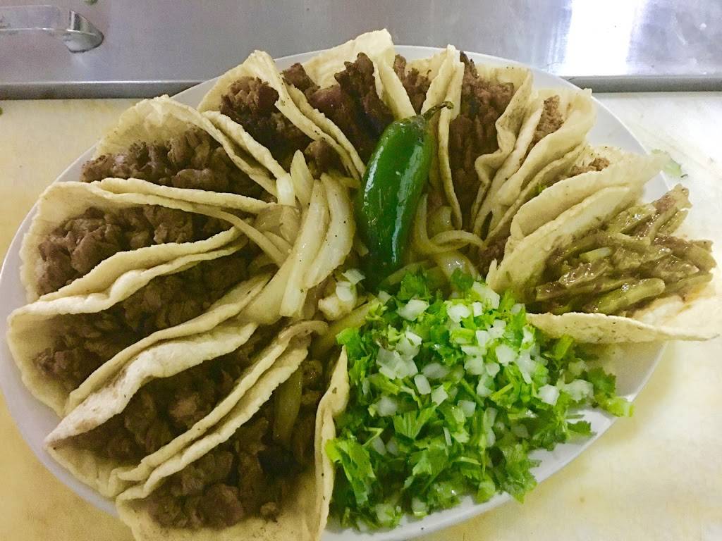 Ricos Elotes El Tocallo | restaurant | 527 Sunset Ave, Dallas, TX 75208, USA | 2149423557 OR +1 214-942-3557