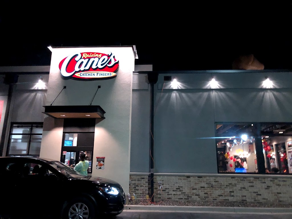 Raising Canes Chicken Fingers | restaurant | 300 W North Ave, Melrose Park, IL 60160, USA | 7083447894 OR +1 708-344-7894