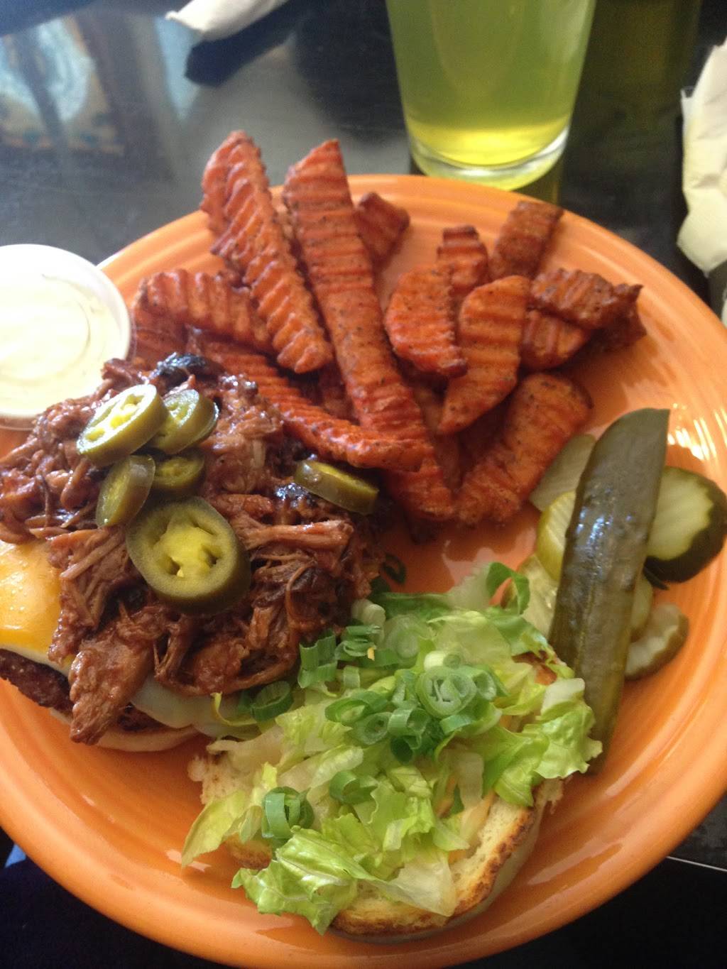 Dinghys Restaurant & Bar | restaurant | 415 Main St, Frankfort, MI 49635, USA | 2313524702 OR +1 231-352-4702