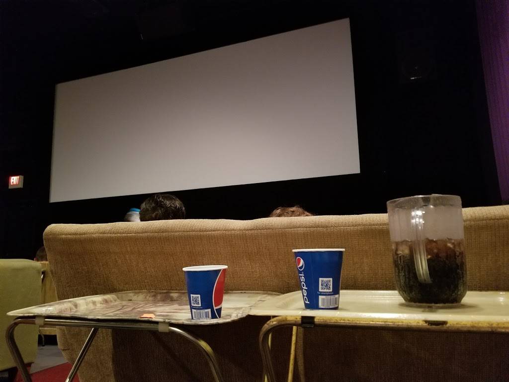 Reel Pizza Cinerama | restaurant | 33 Kennebec Pl, Bar Harbor, ME 04609, USA | 2072883828 OR +1 207-288-3828