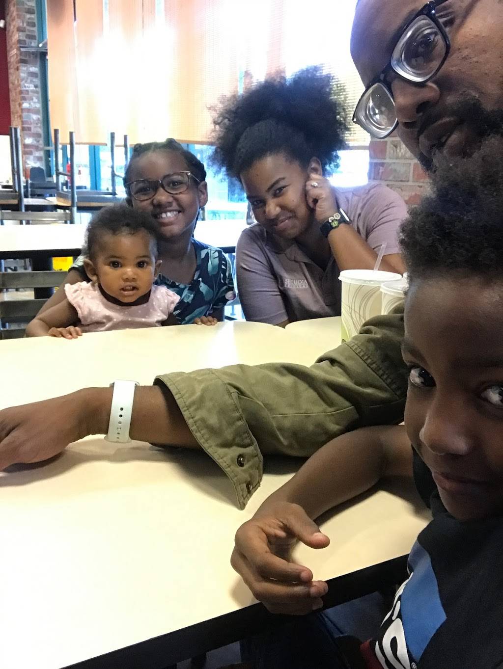 Kikis Chicken Place | restaurant | 313 Iron Point Rd, Folsom, CA 95630, USA | 9162940052 OR +1 916-294-0052