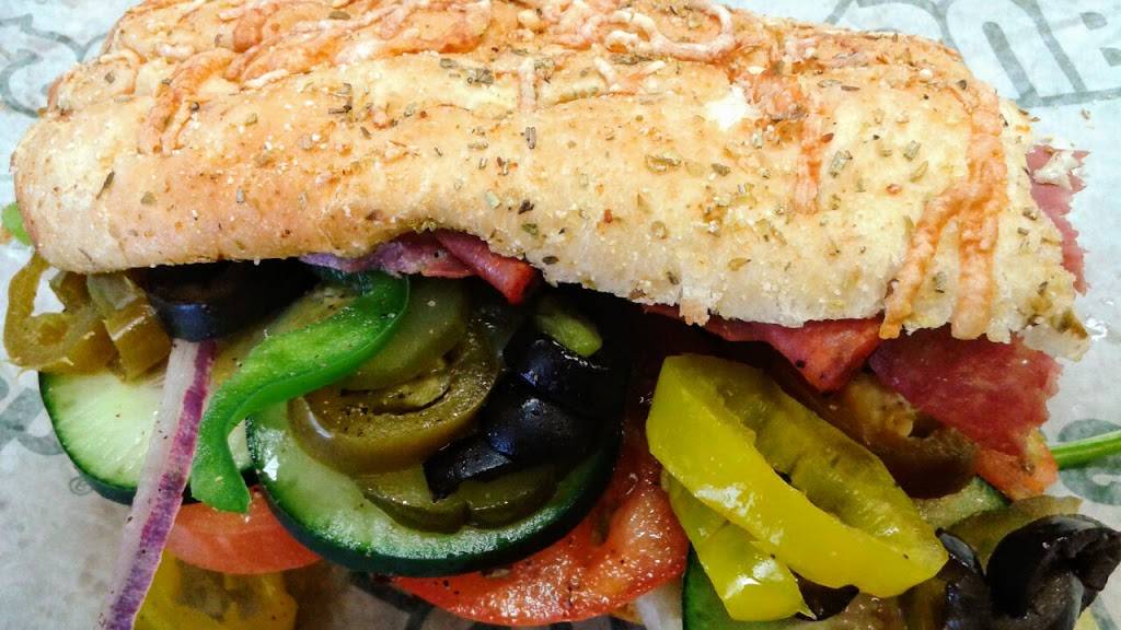 Subway | restaurant | 766 Tennessee St, Redlands, CA 92374, USA | 9097920282 OR +1 909-792-0282