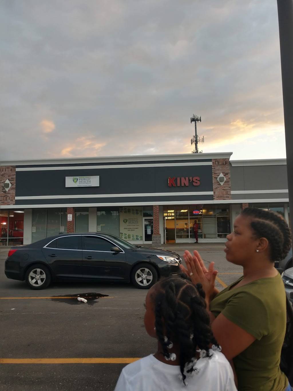 Kins | restaurant | 2802 Lafayette Rd # 6, Indianapolis, IN 46222, USA | 3172838881 OR +1 317-283-8881