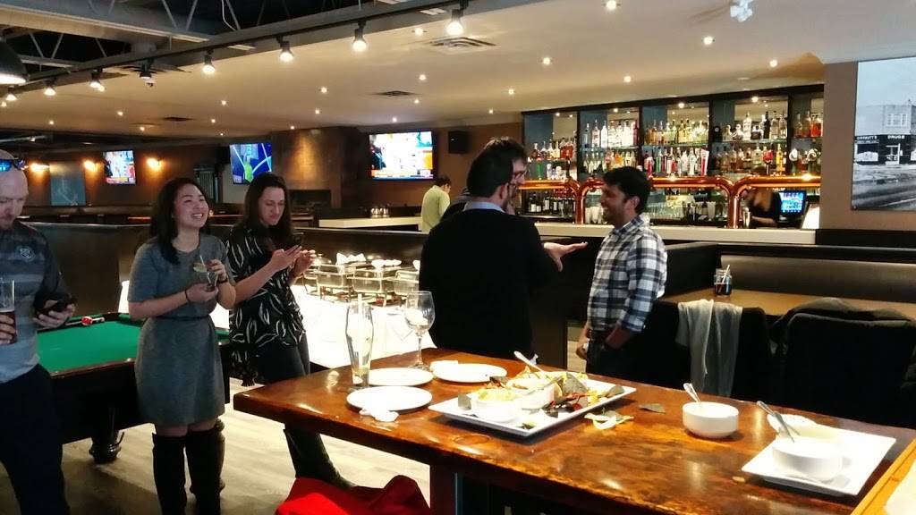 The Crooked Cue | restaurant | 75 Lakeshore Rd E, Mississauga, ON L5G 1C9, Canada | 9052717665 OR +1 905-271-7665