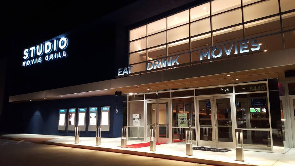 Studio Movie Grill Pearland | restaurant | 8440 S Sam Houston Pkwy E, Houston, TX 77075, USA | 7138212400 OR +1 713-821-2400