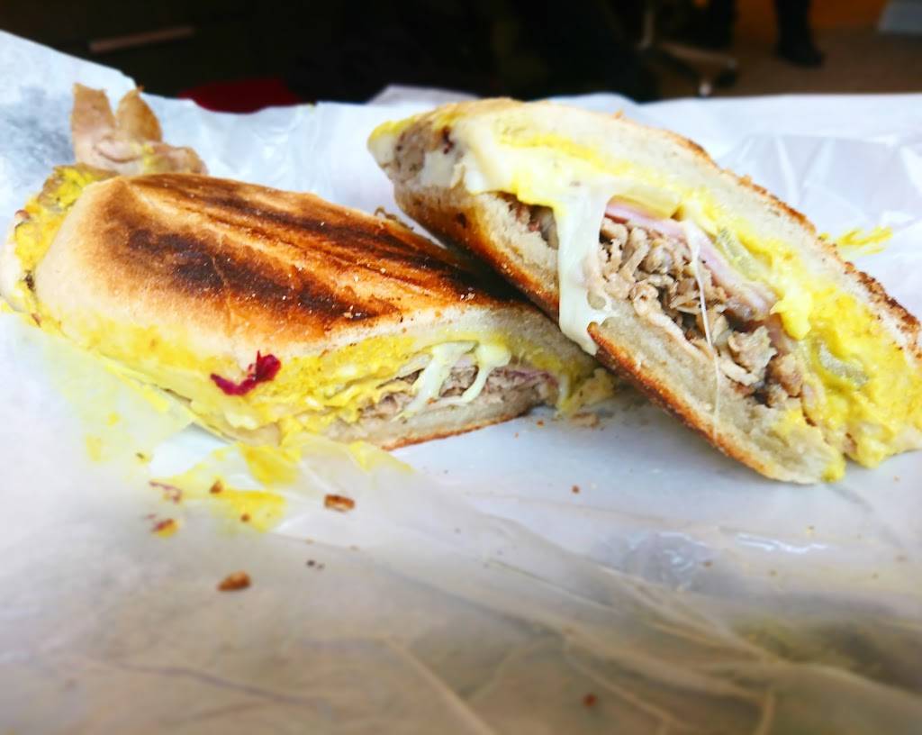 Cafecito | restaurant | 215 E Chestnut St, Chicago, IL 60611, USA | 3126432242 OR +1 312-643-2242