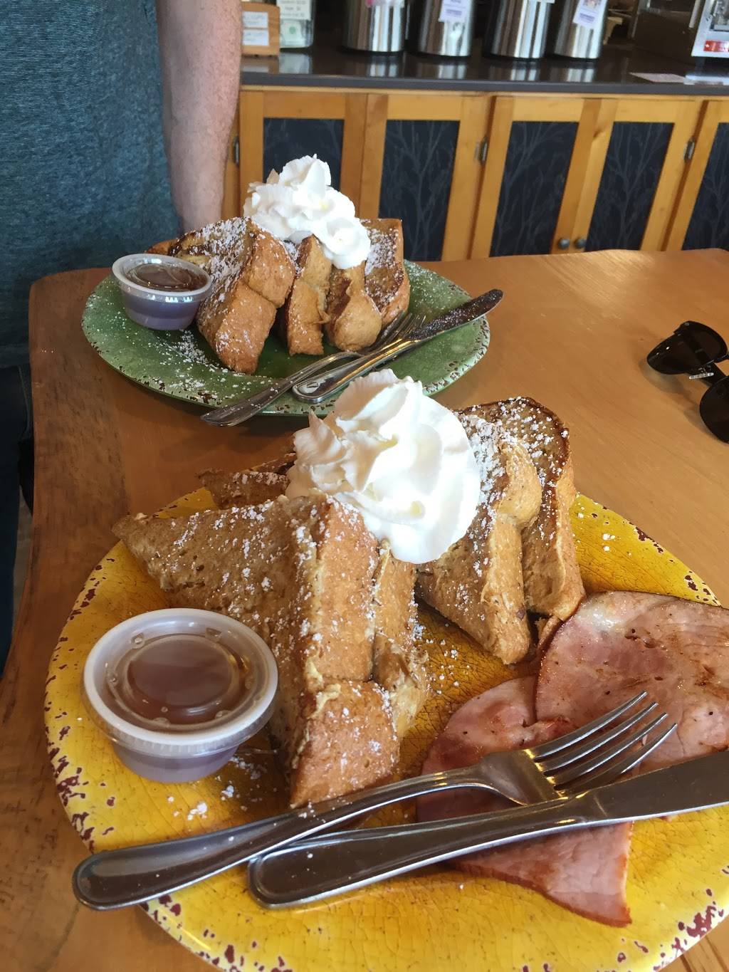 DEllies | cafe | Village West, 9000 Main St #5, Carrabassett Valley, ME 04947, USA | 2072372490 OR +1 207-237-2490