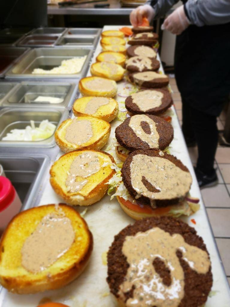 Saras Pizza Palace | restaurant | 424 N Franklin St #3, Holbrook, MA 02343, USA | 7819630351 OR +1 781-963-0351