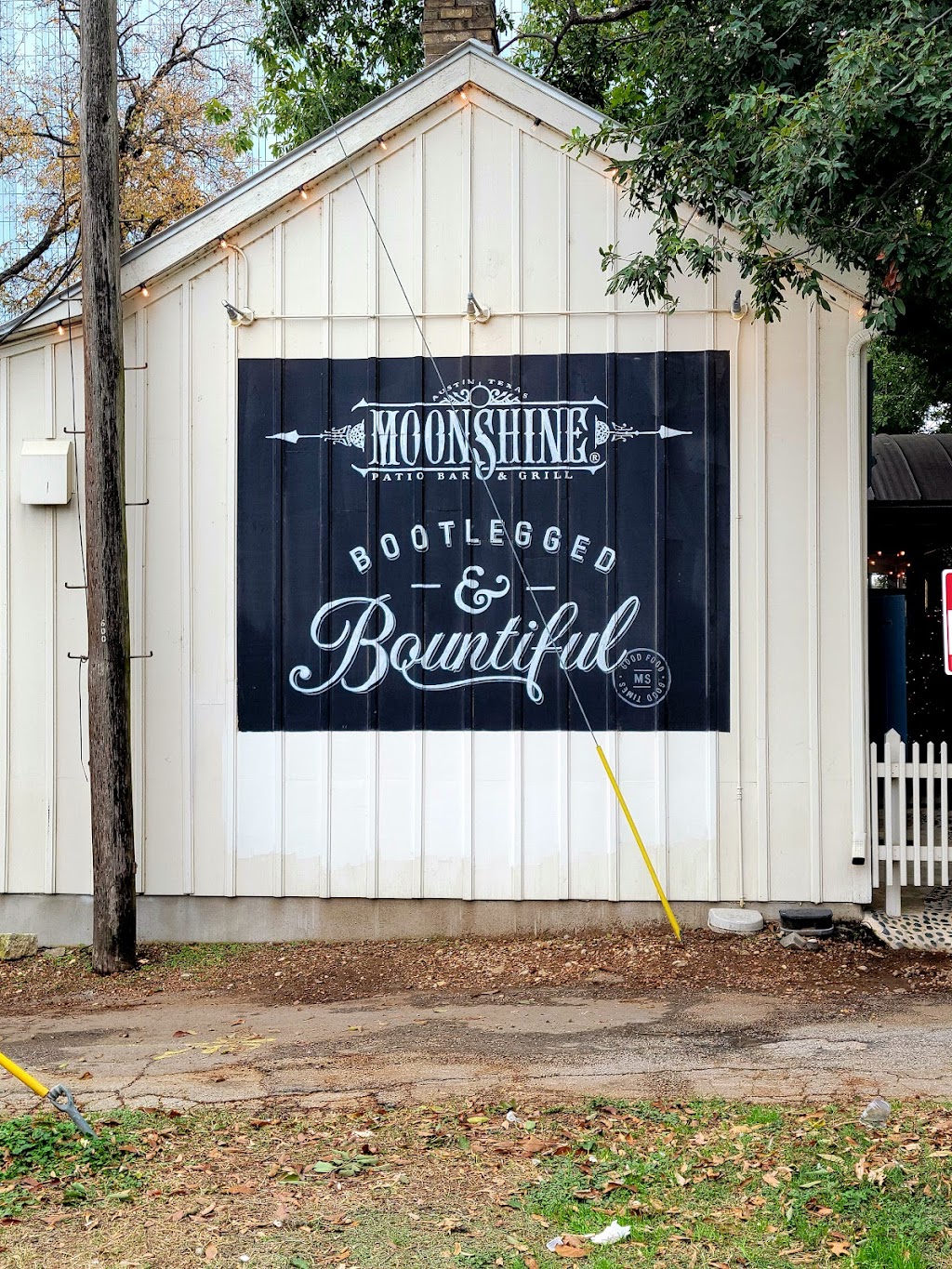 Moonshine Grill | restaurant | 303 Red River St, Austin, TX 78701, USA | 5122369599 OR +1 512-236-9599