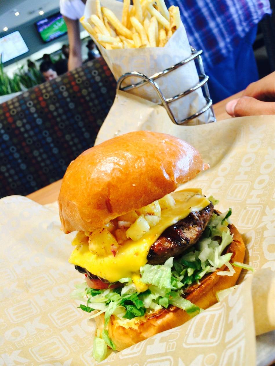 Hook Burger | restaurant | 6201 Topanga Canyon Blvd, Woodland Hills, CA 91367, USA | 8186101500 OR +1 818-610-1500