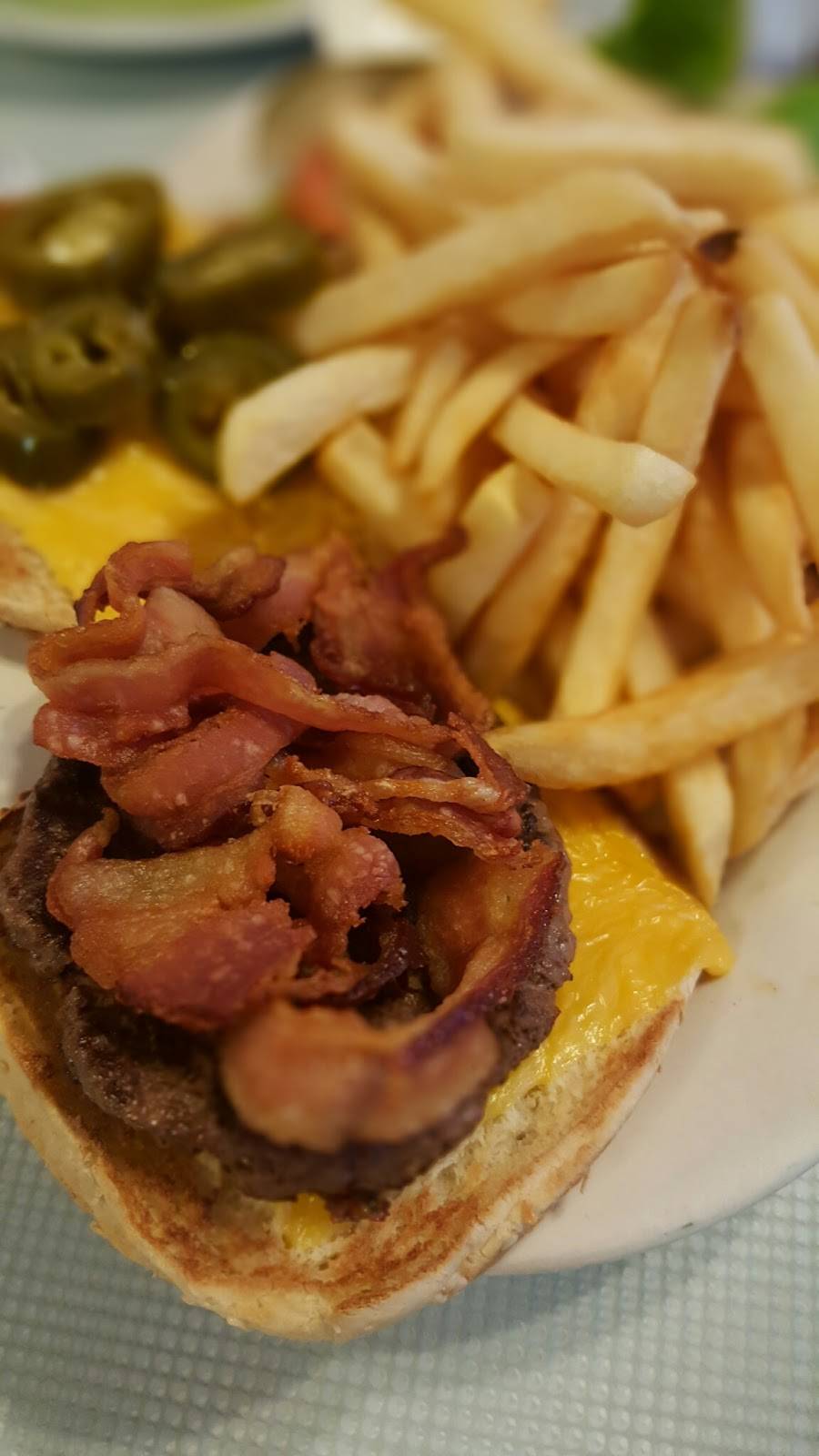 Star Diner | restaurant | 66 E Post Rd, White Plains, NY 10601, USA | 9146848702 OR +1 914-684-8702