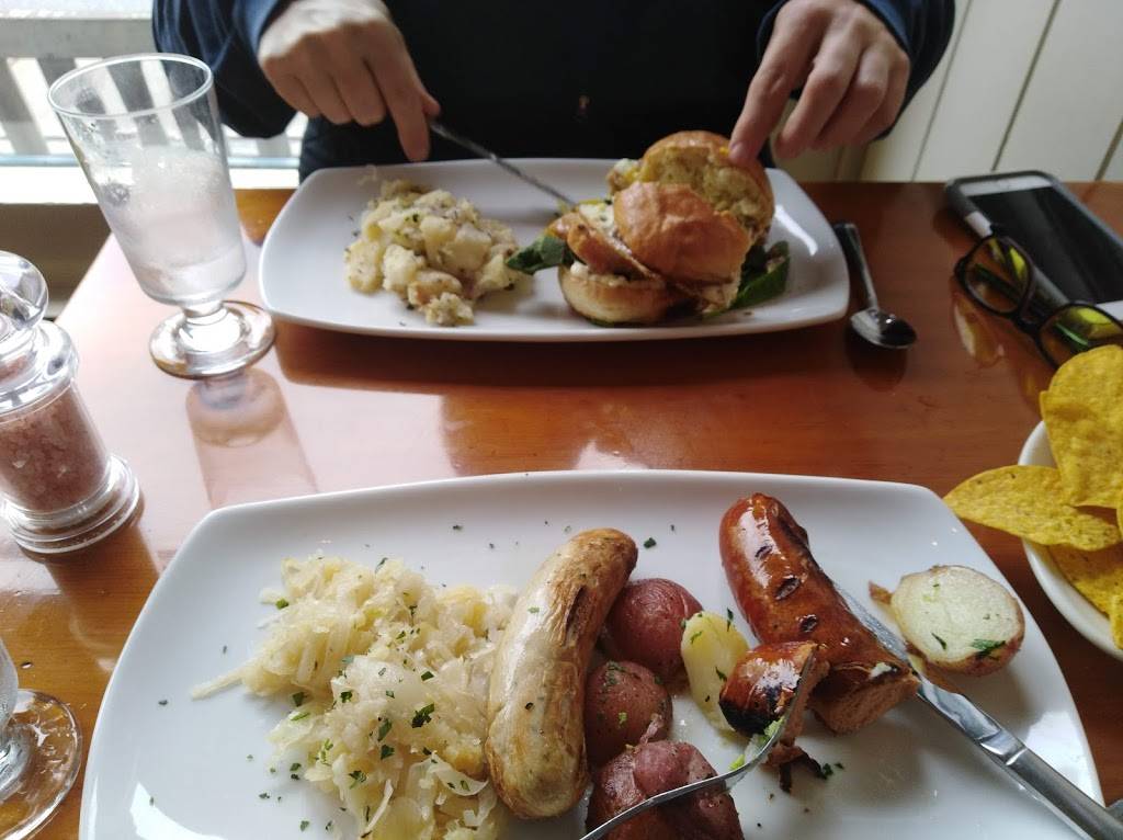 Noahs | restaurant | 113 Water St, Stonington, CT 06378, USA | 8605353925 OR +1 860-535-3925