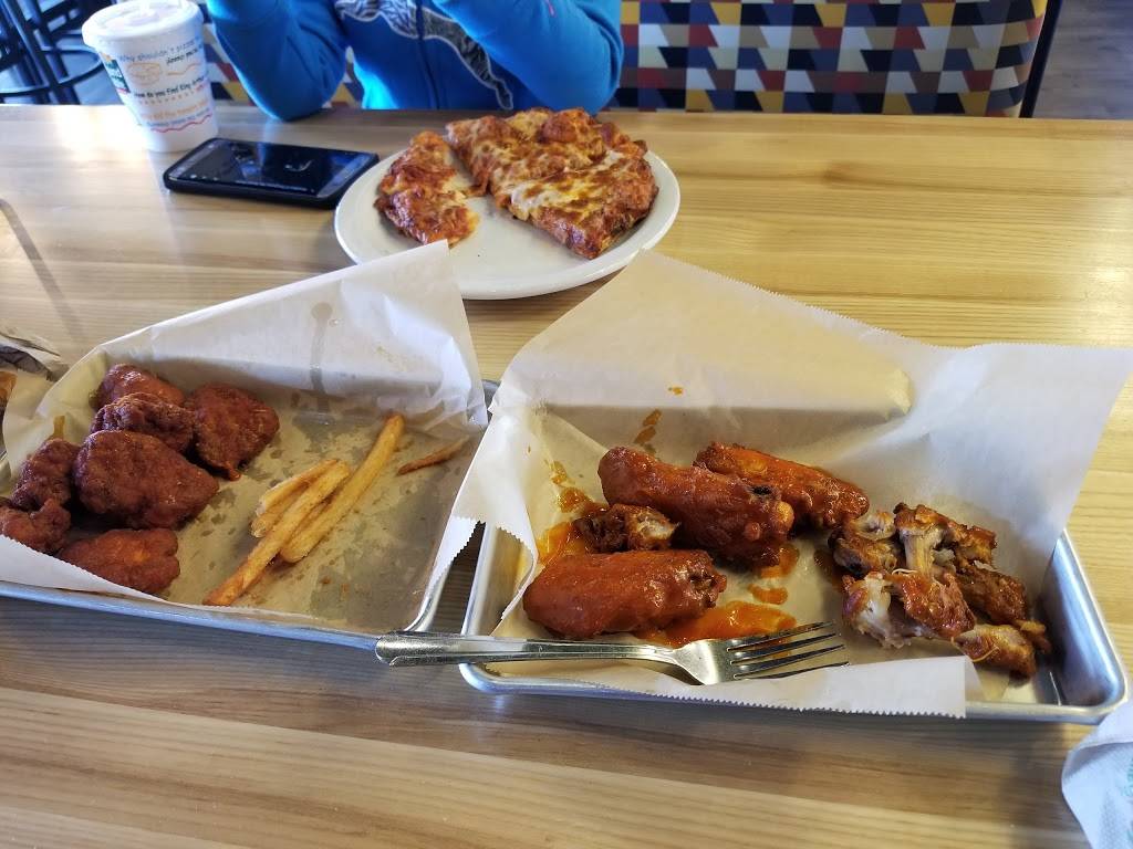 Round Table Pizza-Wings-Brew | meal delivery | 750 Admiral Callaghan Ln, Vallejo, CA 94591, USA | 7075523000 OR +1 707-552-3000