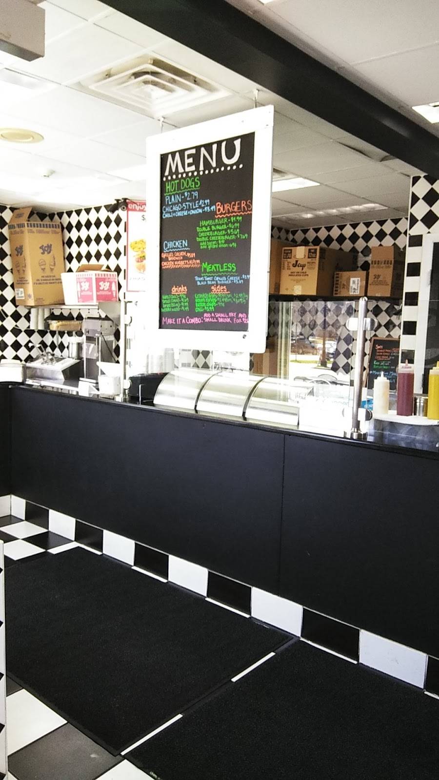 Dips & Dogs | restaurant | 50 South Garfield, Hinsdale, IL 60521, USA | 6308870944 OR +1 630-887-0944