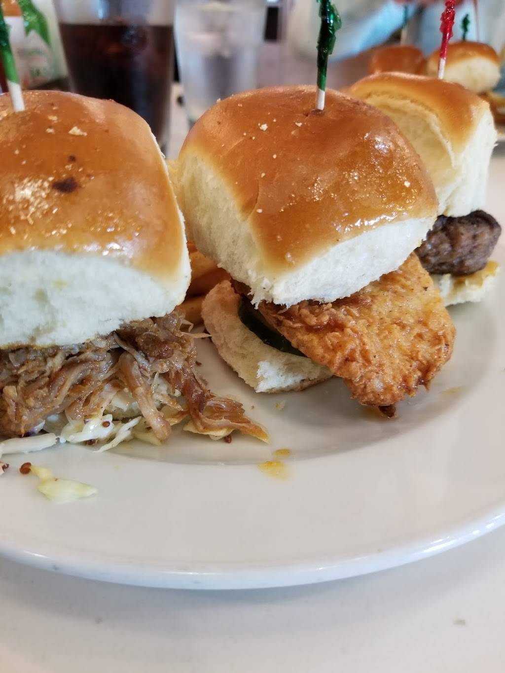 3rd Bar Eating House | restaurant | 3950 S Terminal Rd, Houston, TX 77032, USA | 2817676184 OR +1 281-767-6184