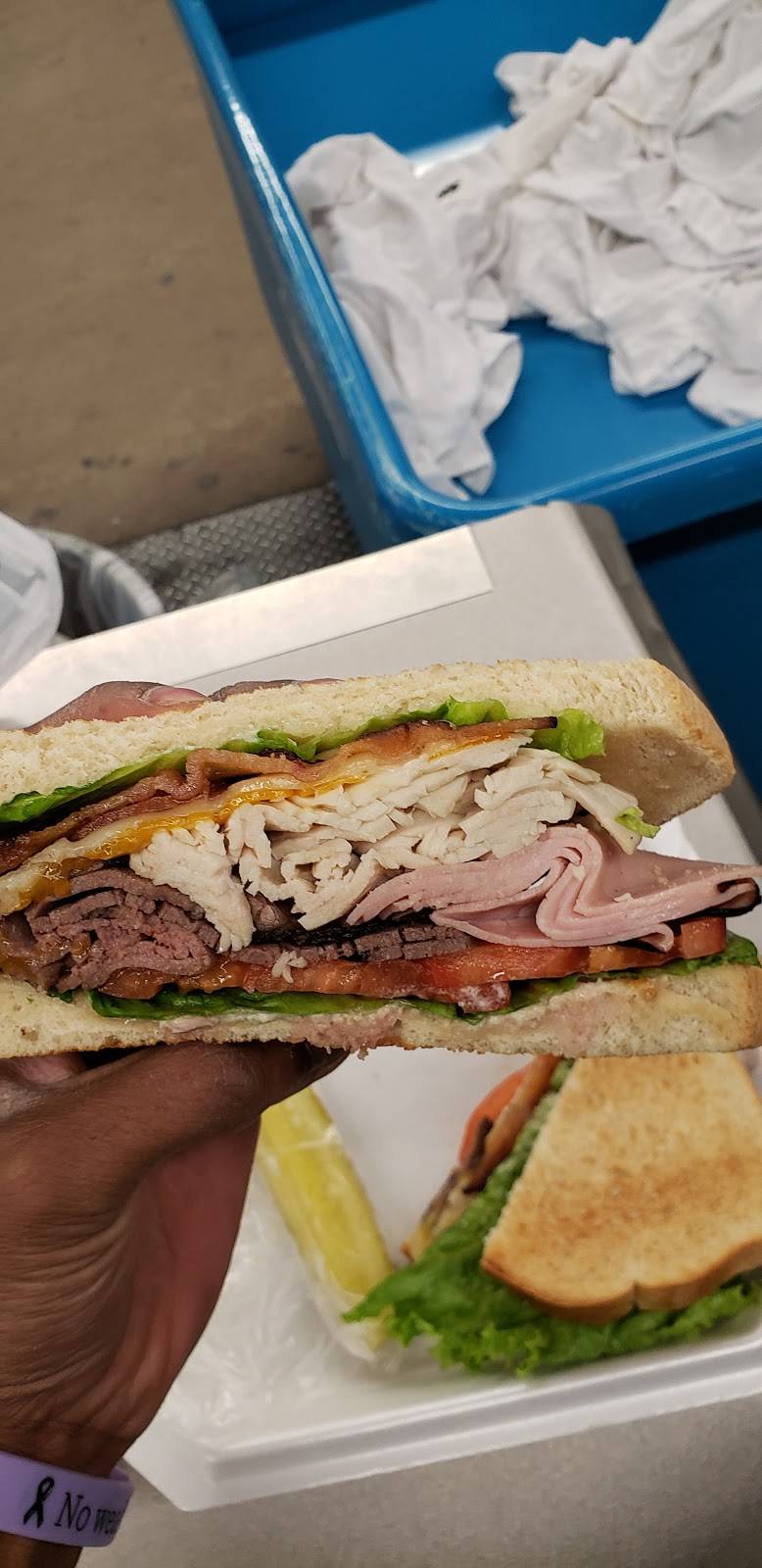 The Mad Cow Saloon | restaurant | 909 8th Ave, Greeley, CO 80631, USA | 9703565520 OR +1 970-356-5520