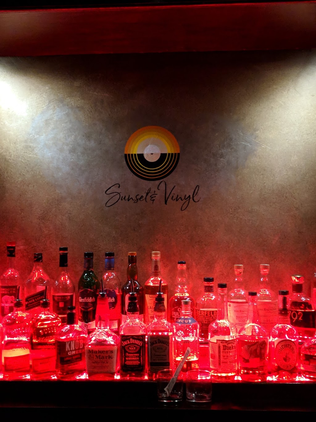 Sunset & Vinyl | night club | 1521 Vine St, Los Angeles, CA 90028, USA | 3233299656 OR +1 323-329-9656