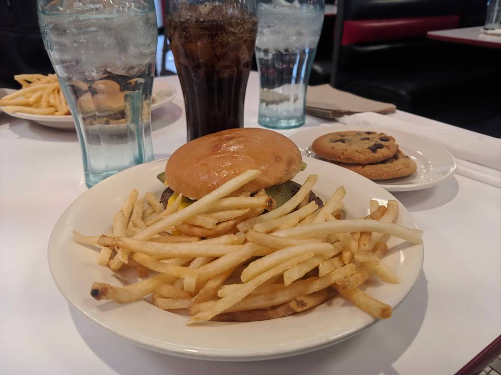 Steak n Shake | restaurant | 635 E Carmel Dr, Carmel, IN 46032, USA | 3178443936 OR +1 317-844-3936