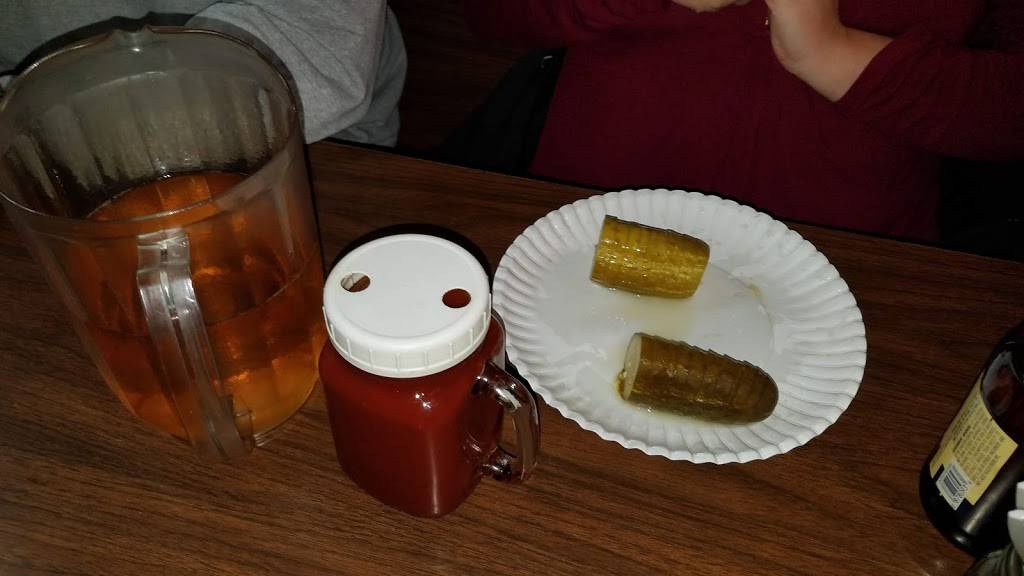 Guy & Maes Tavern | restaurant | 119 W William St, Williamsburg, KS 66095, USA | 7857468830 OR +1 785-746-8830