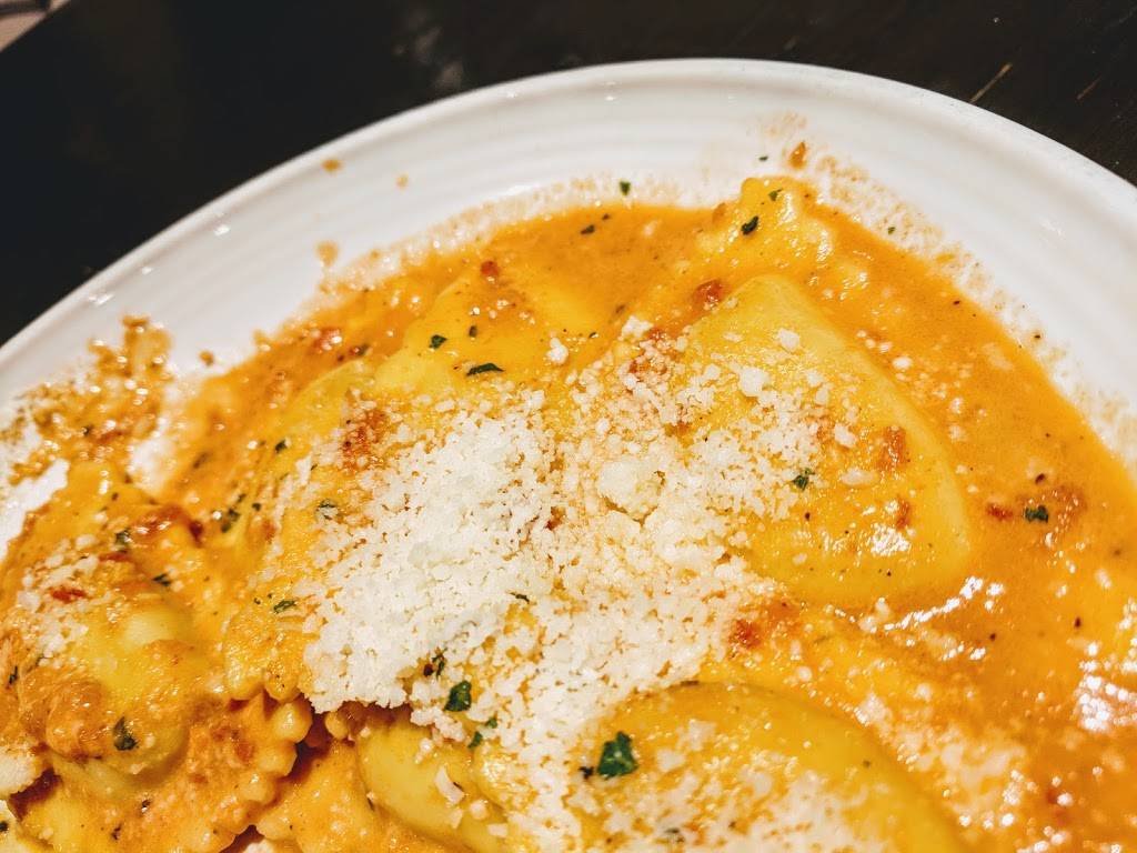 Carrabbas Italian Grill | restaurant | 100 N Pointe Blvd, Lancaster, PA 17601, USA | 7175606756 OR +1 717-560-6756