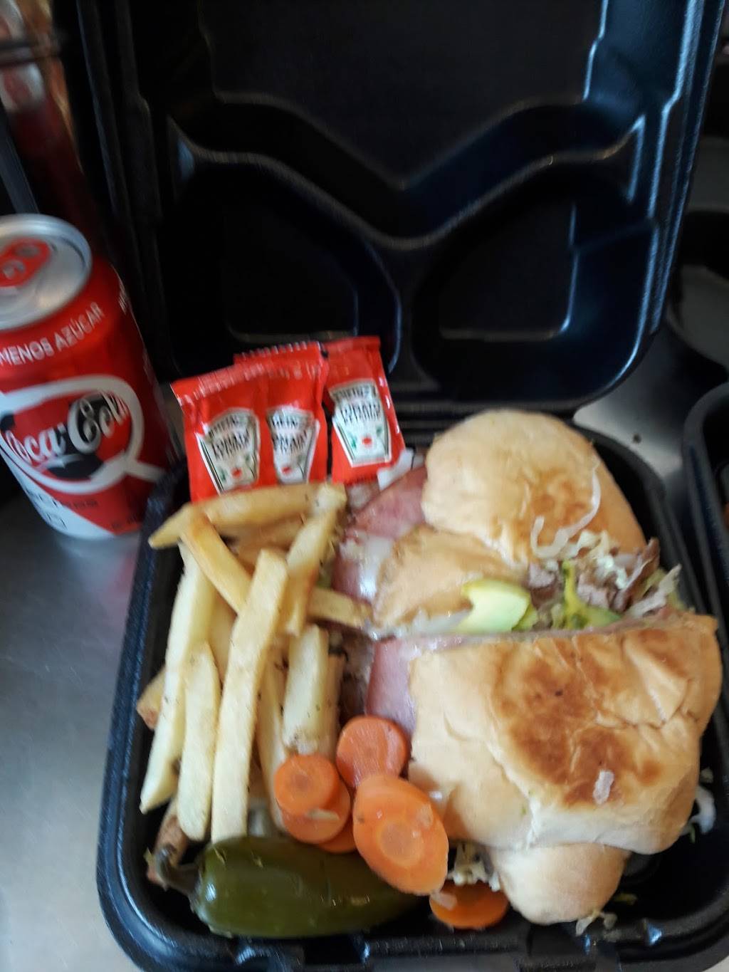 TORTAS EL DAGO | restaurant | Pericúes No. 5591-1, Herrera, 22534 Tijuana, B.C., Mexico | 016645576256 OR +52 664 557 6256