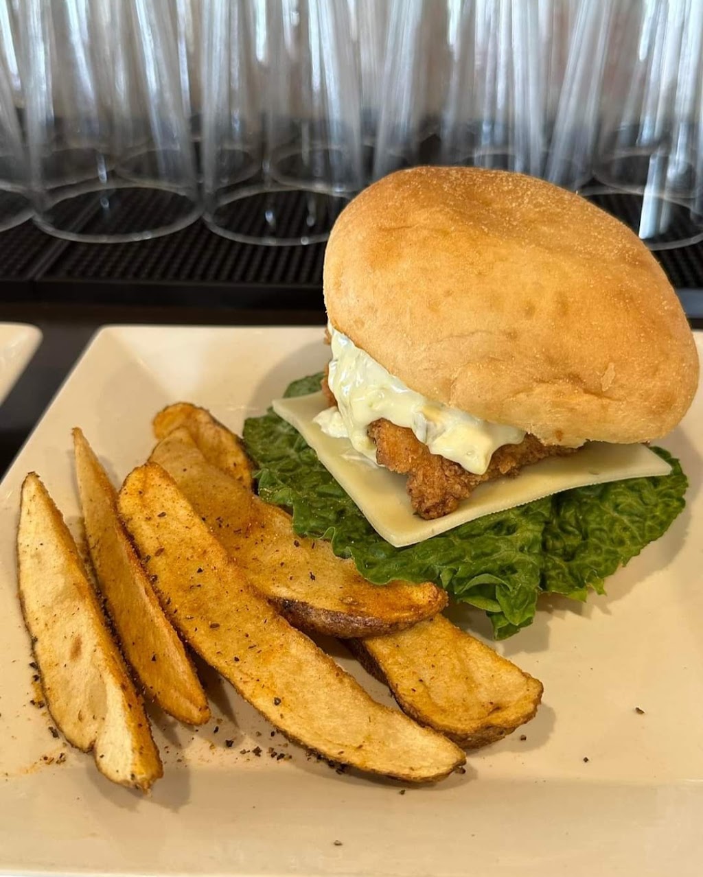 Chirps | restaurant | 348 Gulf Breeze Pkwy, Gulf Breeze, FL 32561, USA | 8505654707 OR +1 850-565-4707