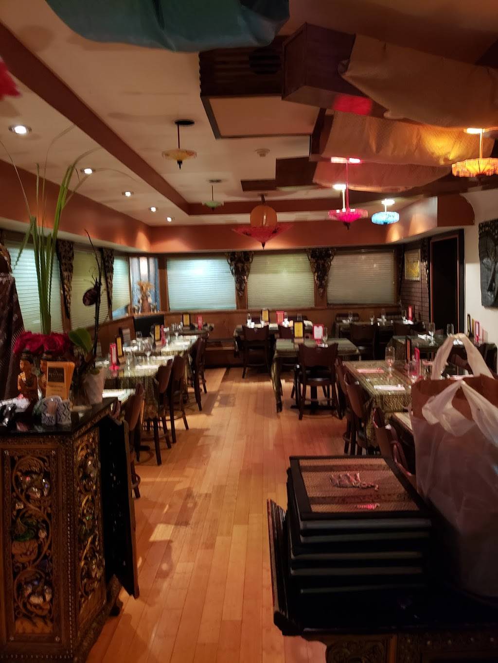 Bangkok House | restaurant | 26 NJ-35, Eatontown, NJ 07724, USA | 7323893890 OR +1 732-389-3890