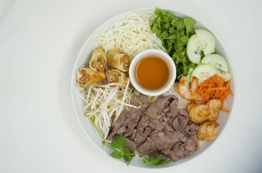 Pho La La | restaurant | 44A NE Sycamore St, Lees Summit, MO 64086, USA | 8167440209 OR +1 816-744-0209