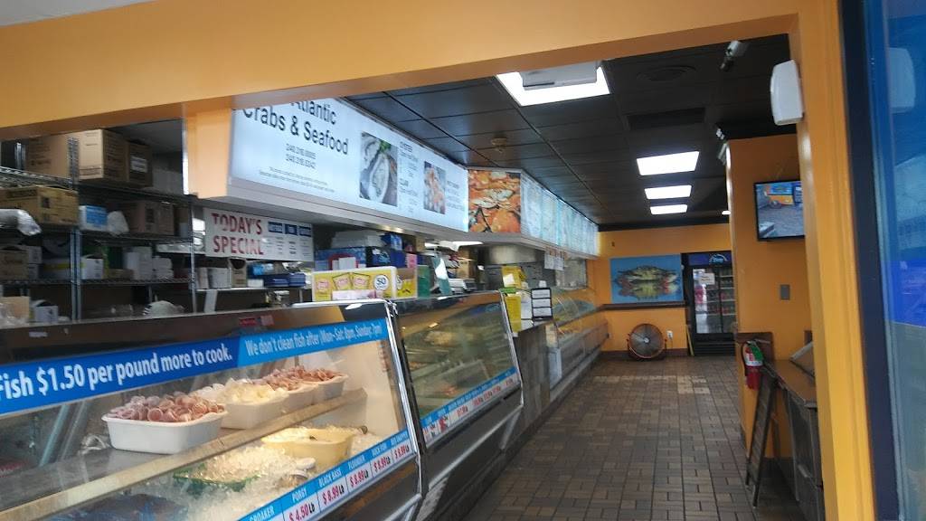 Mid-Atlantic Crab & Seafood | restaurant | 6210 Coventry Way, Clinton, MD 20735, USA | 2403180005 OR +1 240-318-0005