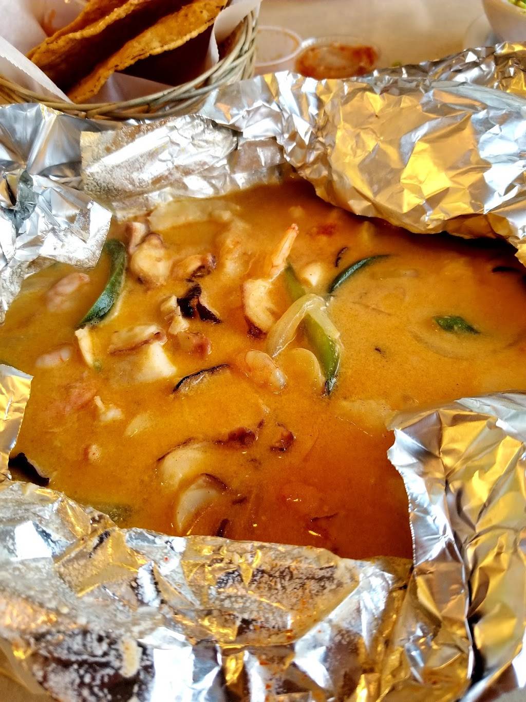 Mariscos El Perihuete | restaurant | 2383 W Lincoln Ave, Anaheim, CA 92801, USA | 7142840223 OR +1 714-284-0223