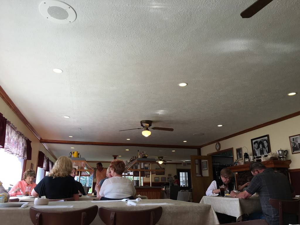 Williams Inn | restaurant | 1724 S Lakeshore Rd, Harbor Beach, MI 48441, USA | 9894793361 OR +1 989-479-3361