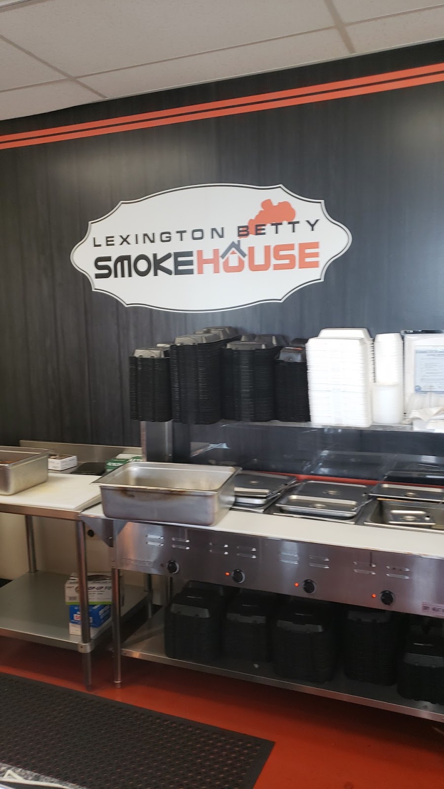 Lexington Betty Smokehouse | restaurant | 756 E 111th St, Chicago, IL 60628, USA | 7089275614 OR +1 708-927-5614