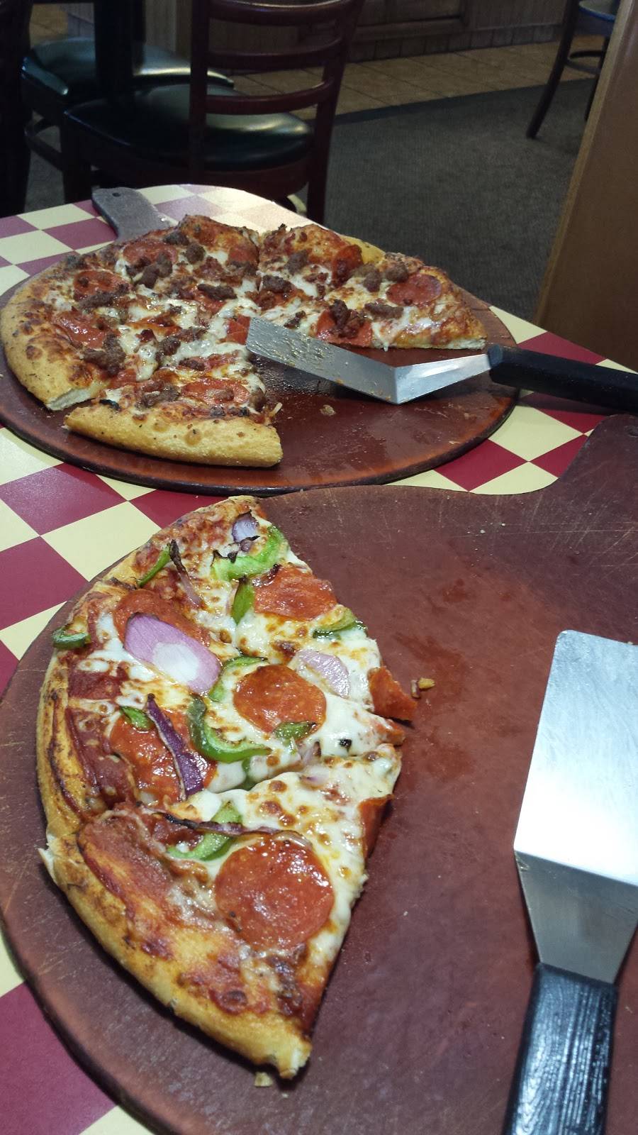 Pizza Hut | meal takeaway | 306 W 9th St, Mt Carmel, IL 62863, USA | 6182634333 OR +1 618-263-4333