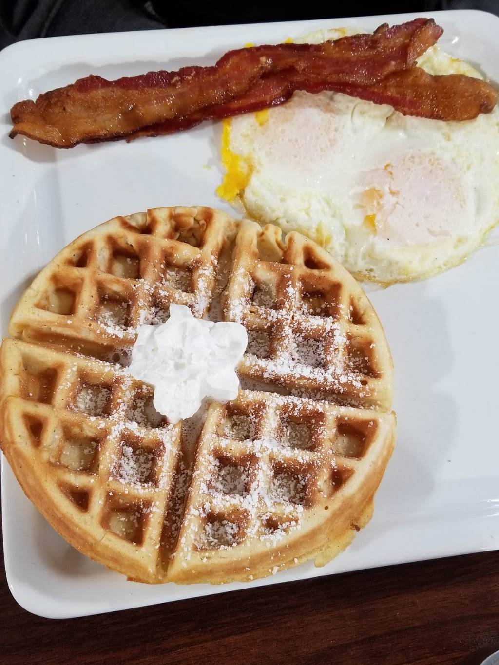 The Broken Egg Cafe | restaurant | 2405 S Hackberry, San Antonio, TX 78210, USA | 2109717782 OR +1 210-971-7782
