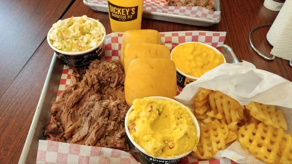 Dickeys Barbecue Pit | restaurant | 311 E Clairemont Ave, Eau Claire, WI 54701, USA | 7158309790 OR +1 715-830-9790
