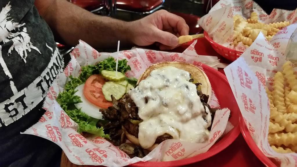 The Station Grill | restaurant | 910 W Broadway Ave, Muskegon, MI 49441, USA | 2317590633 OR +1 231-759-0633