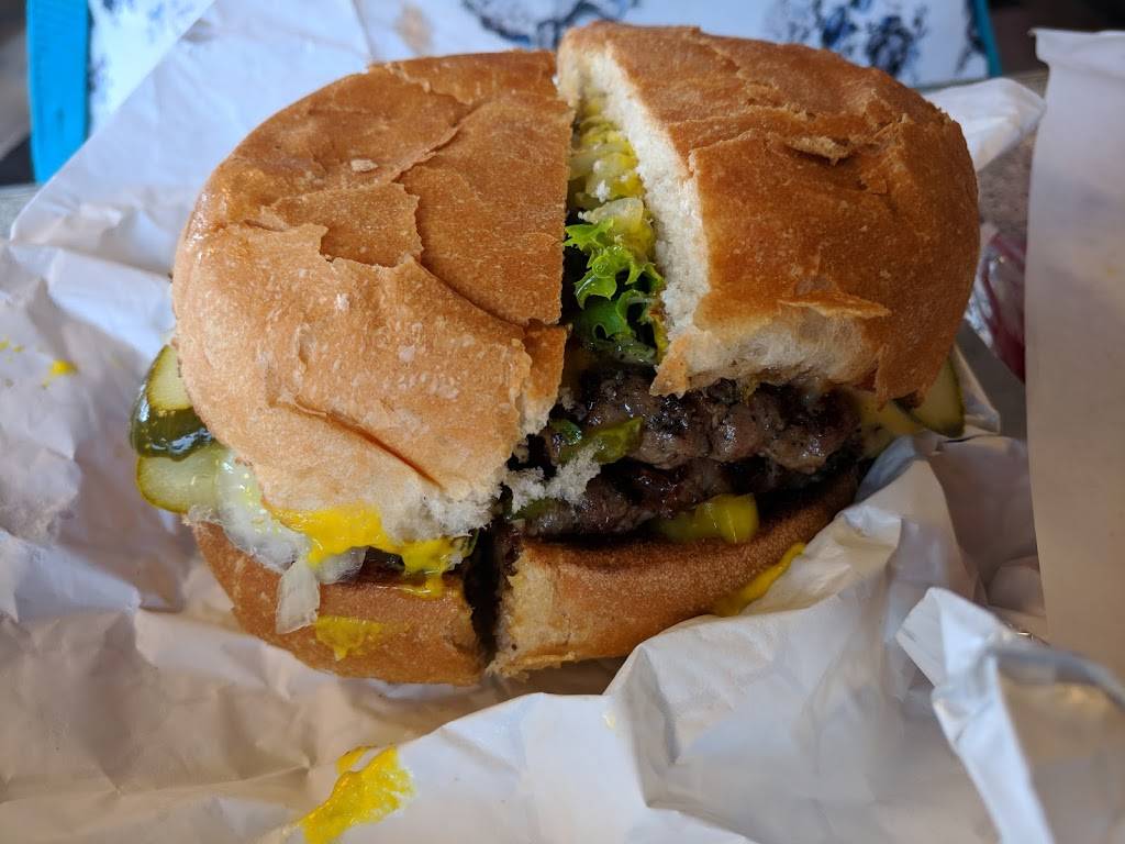 Apache Burgers | restaurant | 5236 Dundas St W, Etobicoke, ON M9B 1A7, Canada | 4162333046 OR +1 416-233-3046