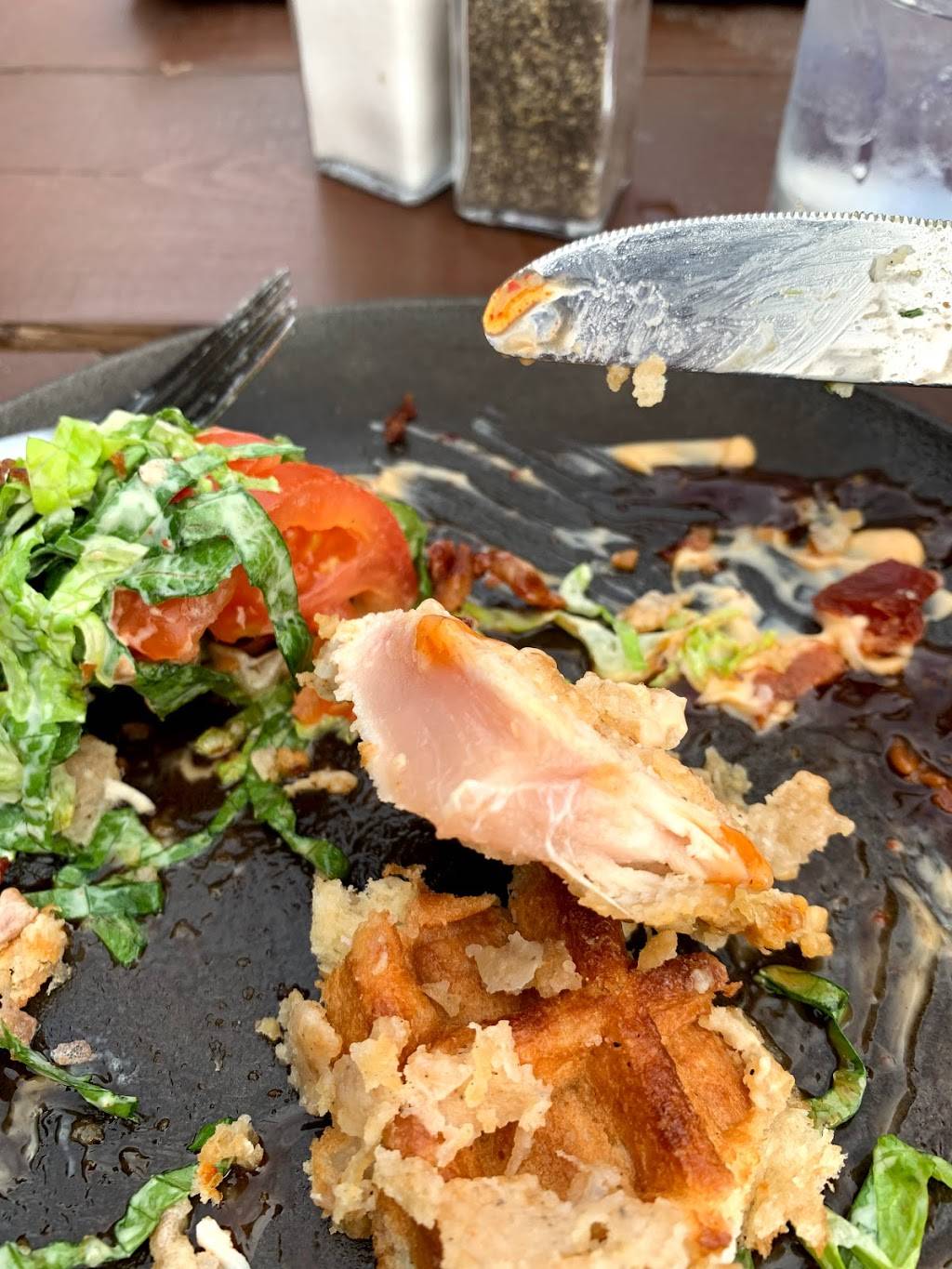 Le White Rabbit | restaurant | 2965 Rue Picard, Saint-Hyacinthe, QC J2S 1H2, Canada | 4507737178 OR +1 450-773-7178