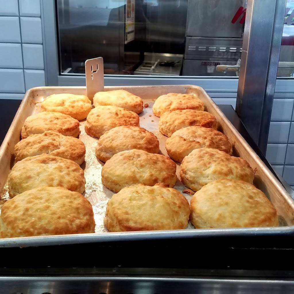 Bojangles Famous Chicken n Biscuits | restaurant | 2527 Woodruff Rd, Simpsonville, SC 29681, USA | 8646277725 OR +1 864-627-7725