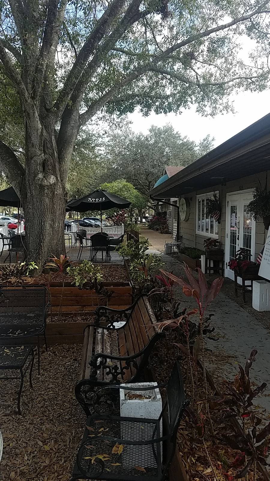 Meadows Village Pub | restaurant | 5013 Ringwood Meadow, Sarasota, FL 34235, USA | 9413425050 OR +1 941-342-5050