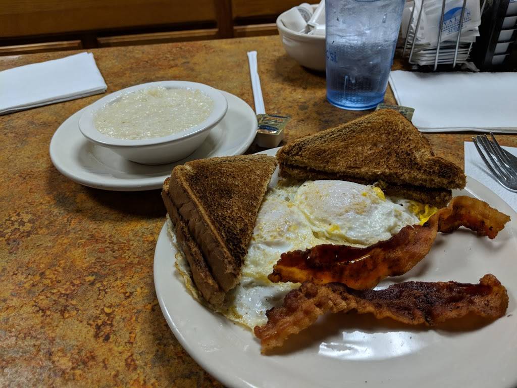 Lindseys Restaurant | restaurant | 1900 Tuscarawas St W, Canton, OH 44708, USA | 3304556908 OR +1 330-455-6908