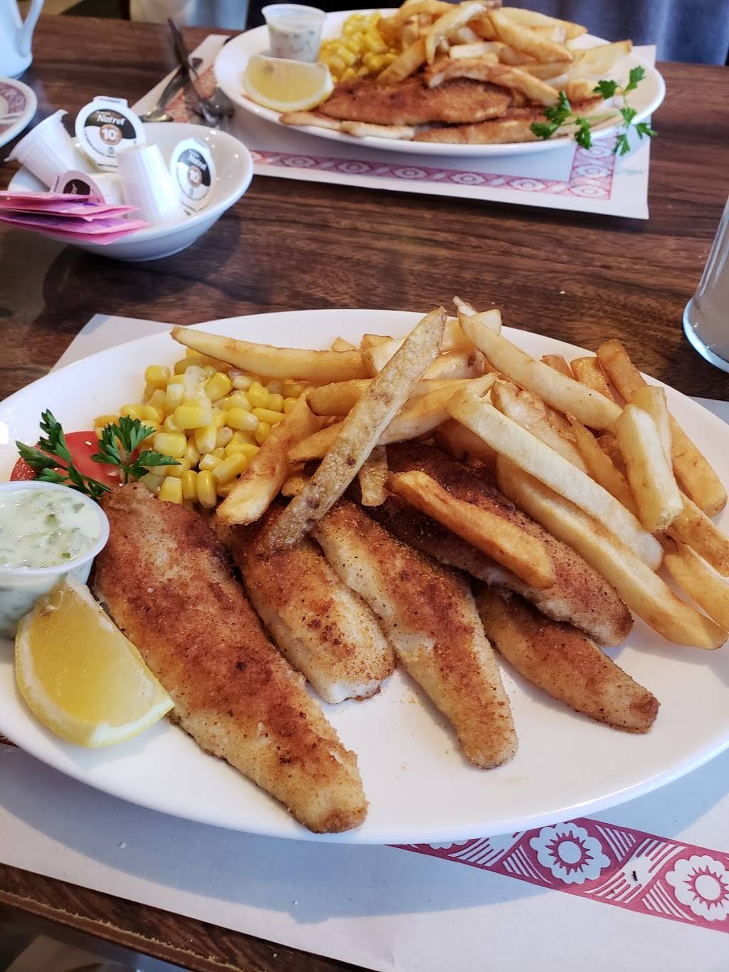 Riverport Restaurant | restaurant | 524 James St, Wallaceburg, ON N8A 2N9, Canada | 5196278882 OR +1 519-627-8882