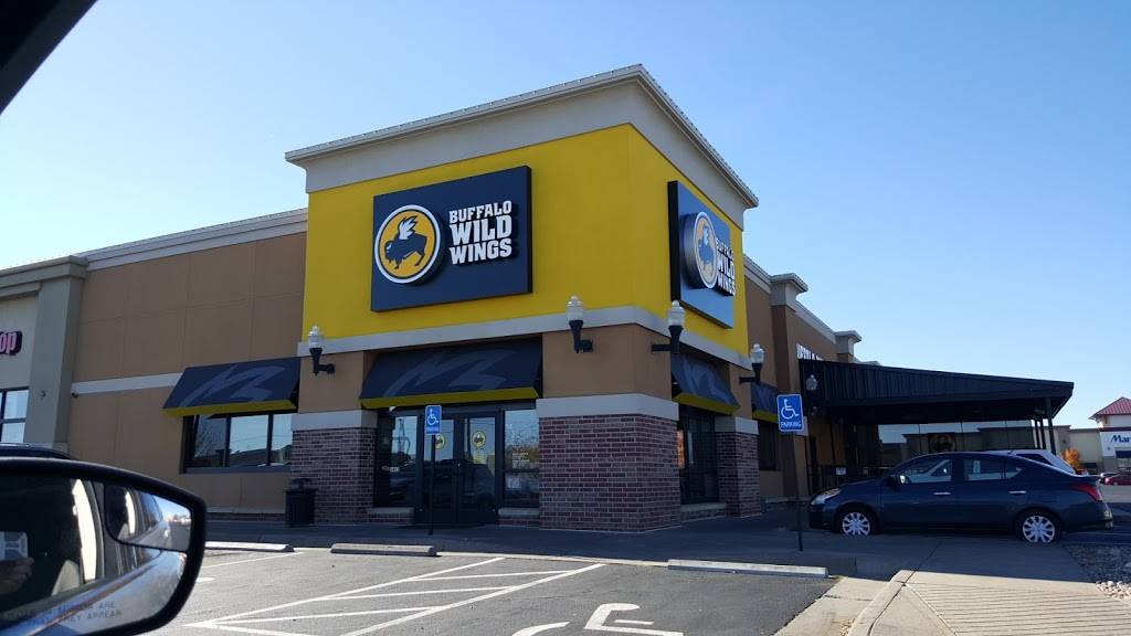 Buffalo Wild Wings | meal takeaway | 2413 N Maize Rd Suite 105, Wichita, KS 67205, USA | 3167229464 OR +1 316-722-9464