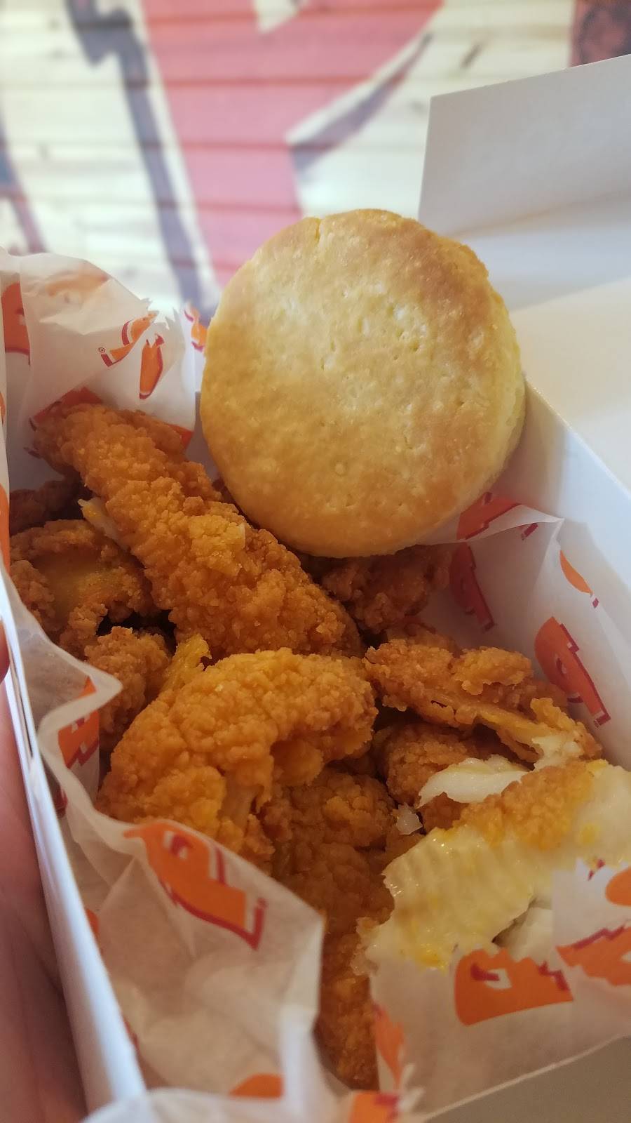Popeyes Louisiana Kitchen | restaurant | 1500 W El Camino Ave, Sacramento, CA 95833, USA | 9163333693 OR +1 916-333-3693
