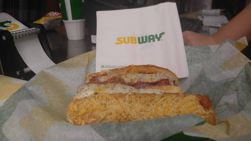 Subway | meal takeaway | 1540 North, Hill Field Rd, Layton, UT 84041, USA | 8015471497 OR +1 801-547-1497